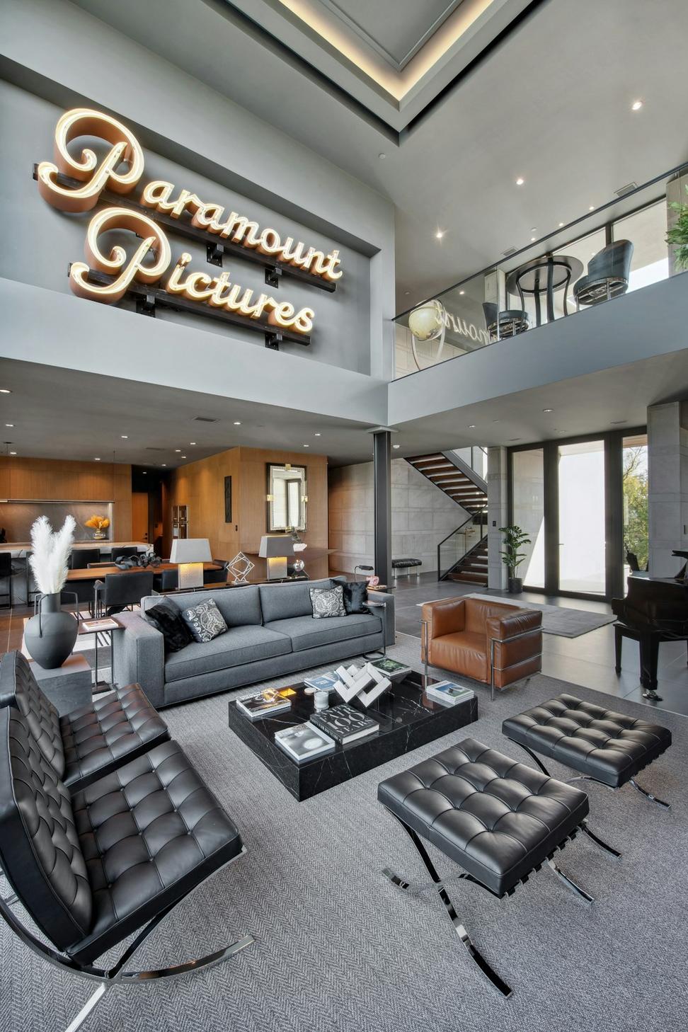 Deluxe Queen Suite